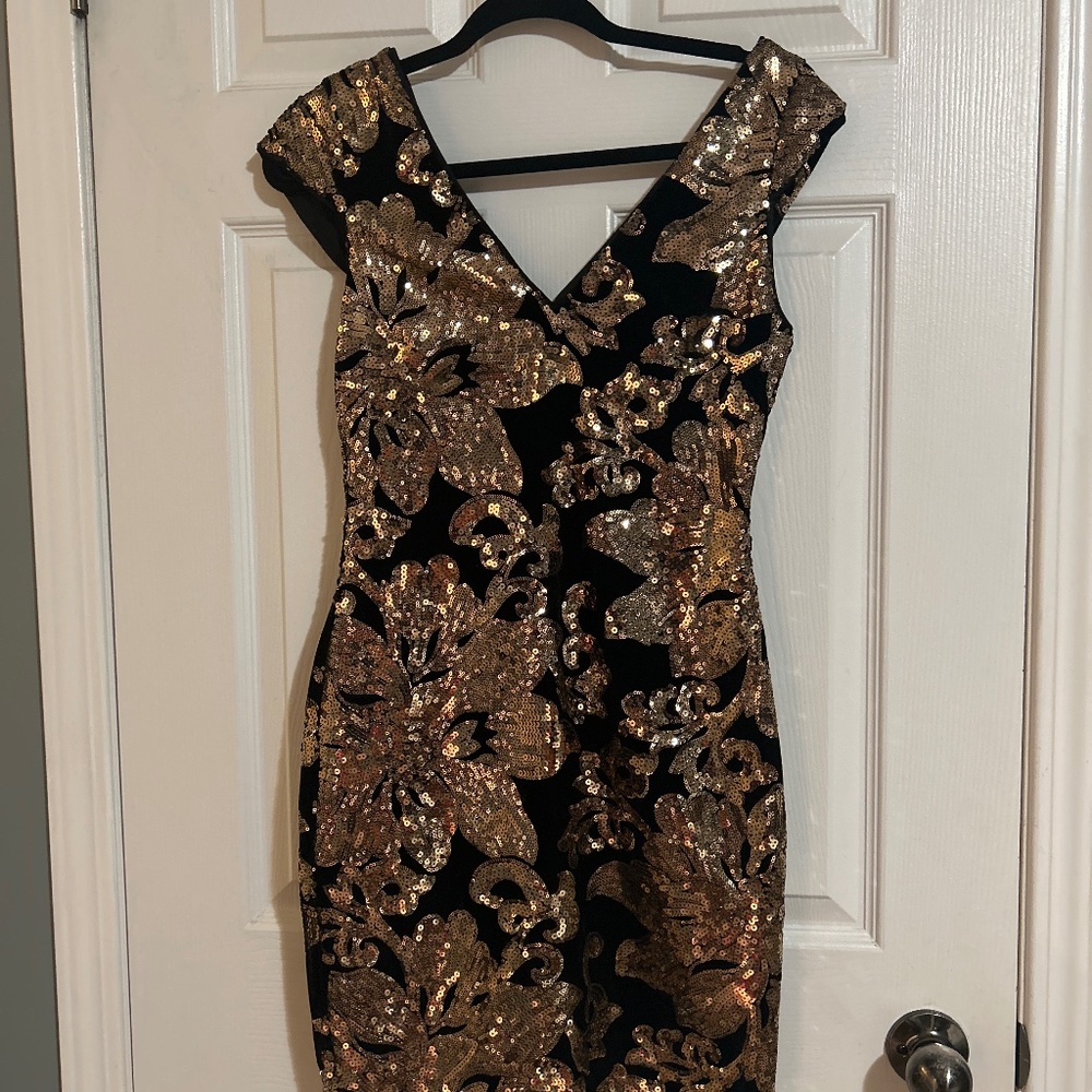 Guess gold and black drsss